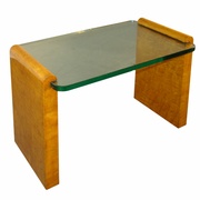 Table moderniste bois plaqué et dalle de verre attribuée à Jacques Adnet https://www.proantic.com/