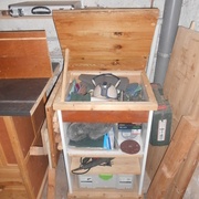 ponceuse à bande, rotex, ponceuse triangle, abrasifs et EPI, tout est regroupé là. + meuleuse d'angle