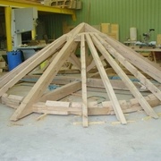 Charpente de tourelle conique écrasée