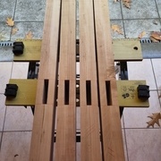 Poteaux nettoyés de la colle, mortaises ajustées et mis à dimensions.