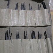 Les outils de gravure bien rangés avant d'être emmanchés