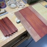 Ponçage de la structure à la main