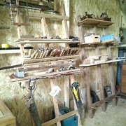 vraiment pratiques ces étagères modulables en attendant l'aménagement plus précis