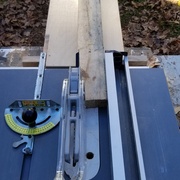 Pièce de bois supportée par la desserte.