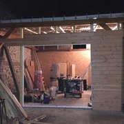 l'entrée avec la baie vitrée