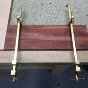 Traits principaux exécutés en amont avec les traverses fixes