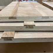 les façades des tiroirs en haut, des portes en bas