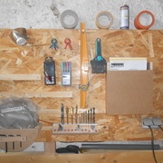 il manque un support correct pour les scotchs et le WD40