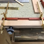 Logement de la plaque faite au ciseau