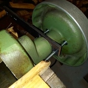 Outil de chasse du volant sur son arbre