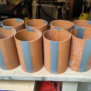 Préparation des coffrages pour les plots béton dans des tuyaux PVC de 150mm.