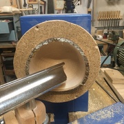 On creuse l'intérieur avec un *jam chuck*