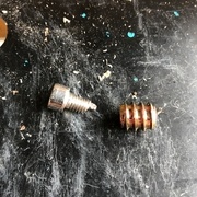 Tete de vis coupée pour m'aider à inserer l'insert