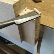 on ramène le tenon à la cote au ciseau