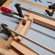 Support de latte clouté