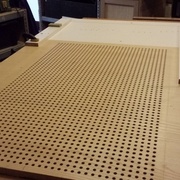 Fixés entre eux et à l'établi par 2 serre- joints