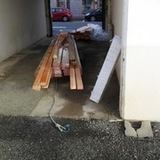 la porte de garage ne s'ouvrant pas entièrement ça empèche les camions de passer!