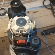 essayer de passer les câbles en vérifiant de ne rien coincer