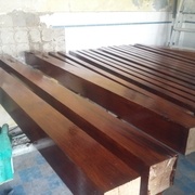 Traitement des bois au goudron de Norvège avec réessuyage à l'huile de lin