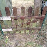 le portillon avant, déjà renforcé par un voisin