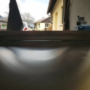 Jour entre fer et table