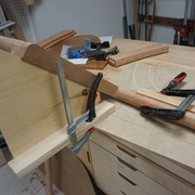 Montage pour la coupe sur la scie à ruban.