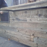 Les palettes devant rester le plus brut possible, pas possible de faire un bon panneaux