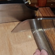 Pratique aussi pour scier d'équerre