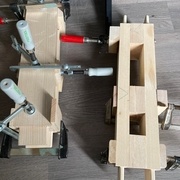 Collage montants latéraux et pièces intermédiaires