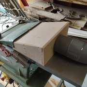 La boite d'aspiration raboteuse à sa place.