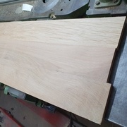 Plateau en chêne pour les étagères du petit meuble