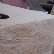 des "patches" triangulaires là où il manquait du bois