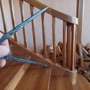 La hauteur, nez de marche,dessus de main-courante est conservée.