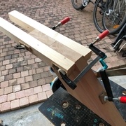 Ajout de tasseau pour stabiliser la défonceuse durant l'usinage