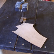 Découpe du cuir dans une chute