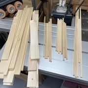 Planchettes à la bonne épaisseur corroyées et baguettes des cadres débitées