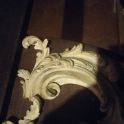 Acanthe supérieure gauche restituée et en place