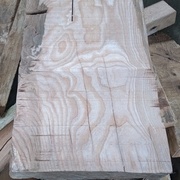 Morceau de frêne tout fendu