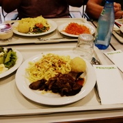 Les serviettes corporate à la cantine