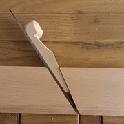 Fer et coin ajustés