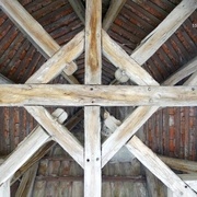 Goussets anciens traditionnels en enrayure  ,coyers assemblés a clefs