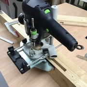 Usinage des bords avec la butée latérale