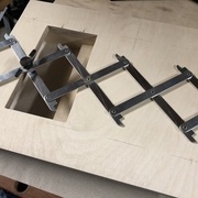 Pour répartir quatre vis, j'irai plus vite directement au mètre ruban, mais je ne ma lasse pas de ce gadget :-)