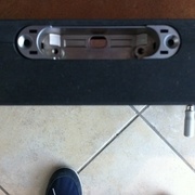 Tout cela pour que tout s'emboîte (presque) sans jeu et la charnière repose sur du bon bois et ne sollicite pas les petites vissess