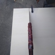 Pour scier d'équerre, il faut juste avoir une bonne position, ensuite le corps nous guide.