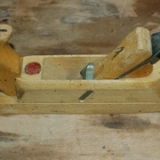 Fig. 1 - système de rétention du coin