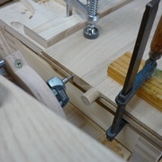 Rainurage pour accueillir le feutre.