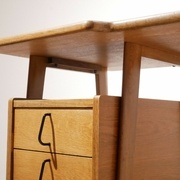 Mobilier reconstruction ,détail de bureau (plateau , piétement, tiroir)