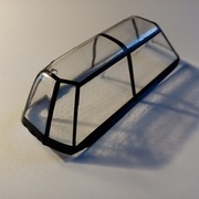 La verrière est en PET thermoformée sur un bloc de bois scié en angle à la scie radiale à onglet puis poncée sur les angles.