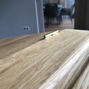 Zoom charnière en laiton et usinage pour les crayons